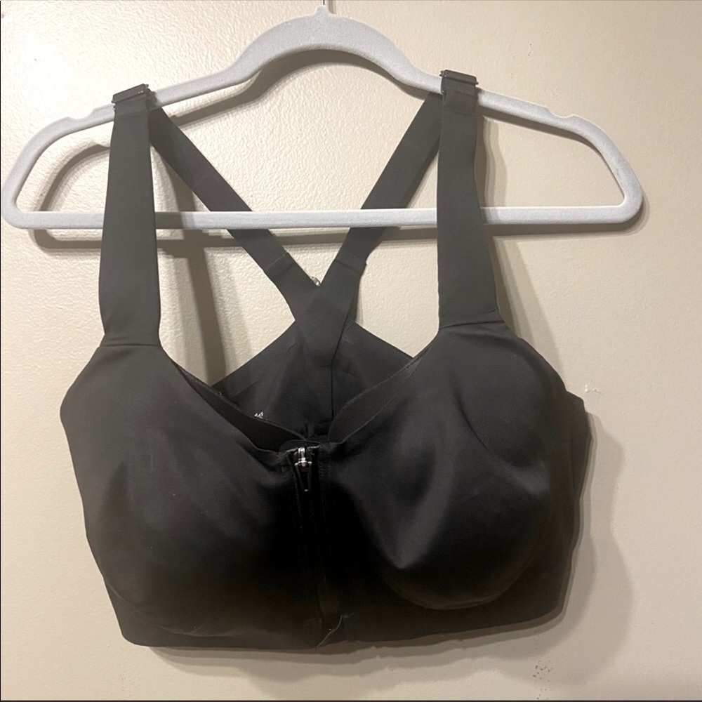 1 day sale!Victoria’s Secret Knockout Sports Bra